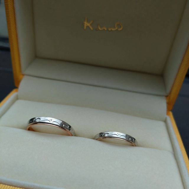 【ケイウノ ブライダル(K.UNO BRIDAL)の口コミ】 いいなーと思っていた既製品の結婚指輪に表面に自分たちのイニシャルにち…