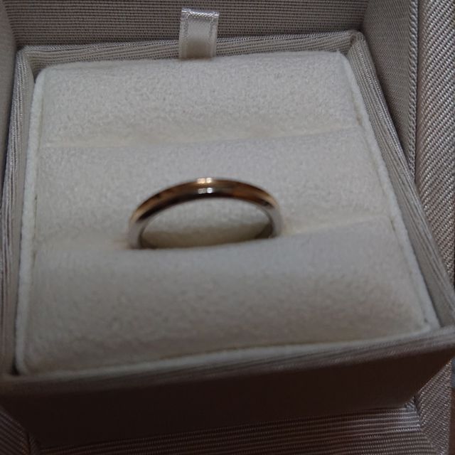 【ENUOVE(イノーヴェ)の口コミ】 二人で相談した結果、色はゴールドにしようと思っていました。お揃いでは…