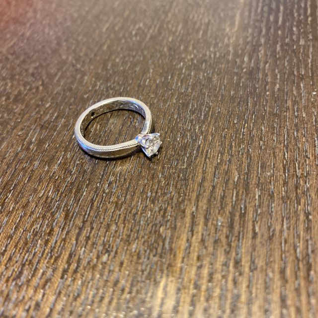 【MAILE(マイレ)の口コミ】 指輪の内側にデザインを彫れるところに一目惚れしました。
外した時にちら…