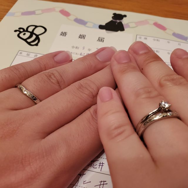 【4℃ BRIDAL(ヨンドシーブライダル)の口コミ】 指輪はディズニーをモチーフにした指輪で、彫刻がありかっこいいため決め…