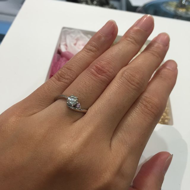 【宝寿堂(ほうじゅどう)の口コミ】 自分が欲しい形の指輪を伝えた上で、いろいろな商品を見せてくれました。
…