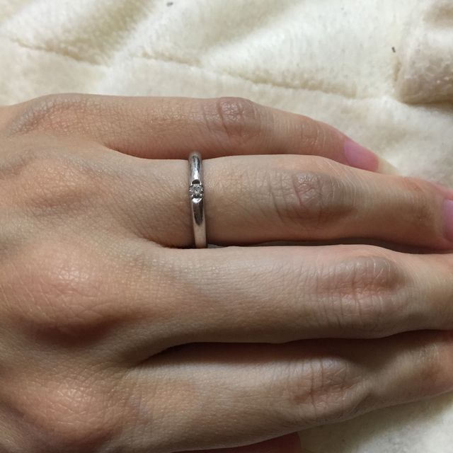 【ROYAL ASSCHER(ロイヤル・アッシャー)の口コミ】 なんといっても、360℃どこから見ても存在感のある輝きです！
遠くからでも…