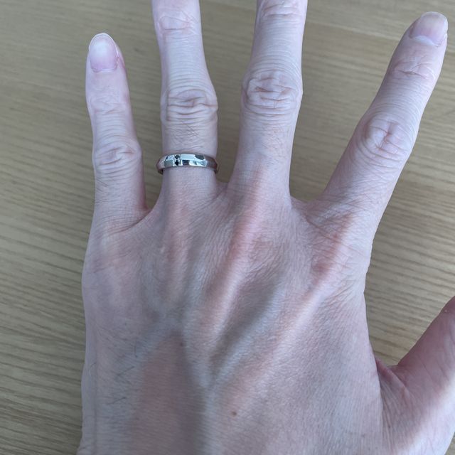 【アイプリモ(I-PRIMO)の口コミ】 太めのサイズ感が気に入り、ダイヤがついているところに他との差別化がで…