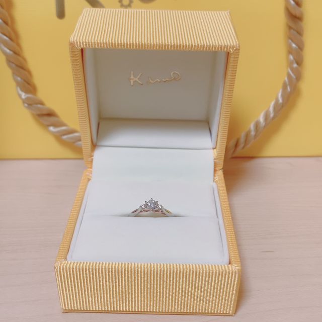 【ケイウノ ブライダル(K.UNO BRIDAL)の口コミ】 側面のリボンのデザインが可愛くてオシャレで、一目見たときからこの指輪…