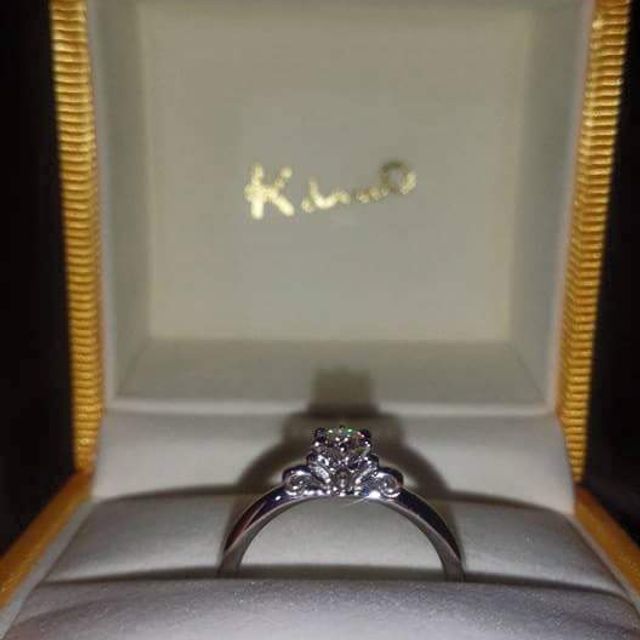 【ケイウノ ブライダル(K.UNO BRIDAL)の口コミ】 リングが太すぎないもので、女性らしさのある可愛らしいデザインだったこ…