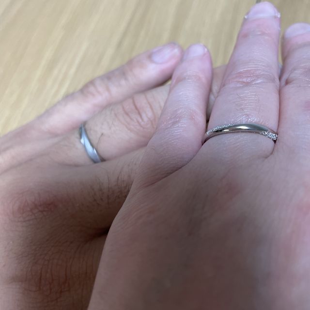 【4℃ BRIDAL(ヨンドシーブライダル)の口コミ】 普段自然に身につけられる結婚指輪を探しておりました。
来店して要望を伝…