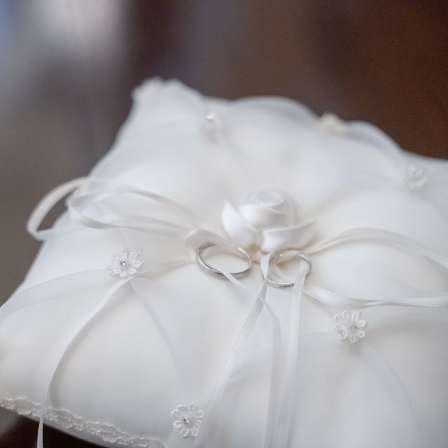 【Something Blue(サムシングブルー)の口コミ】 ストレートライン、シンプルデザインに細かいダイヤモンドが入っているこ…