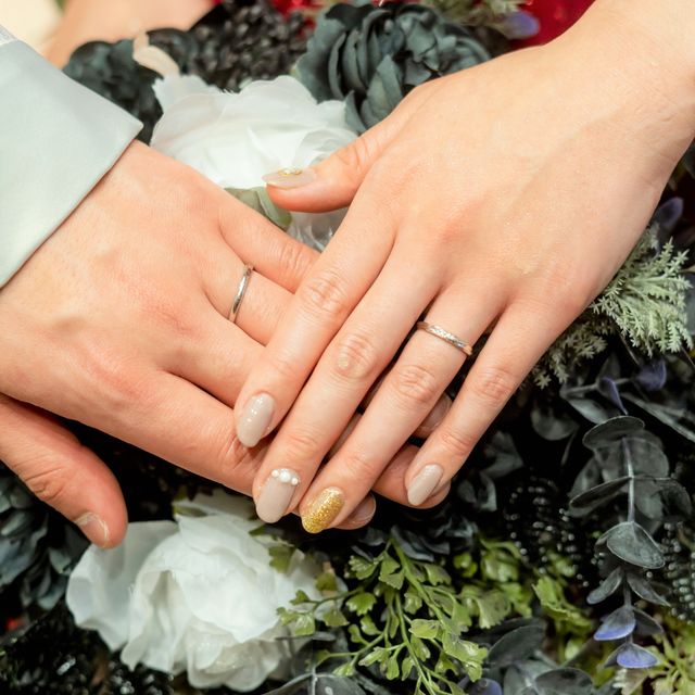 【Something Blue(サムシングブルー)の口コミ】 ストレートライン、シンプルデザインに細かいダイヤモンドが入っているこ…