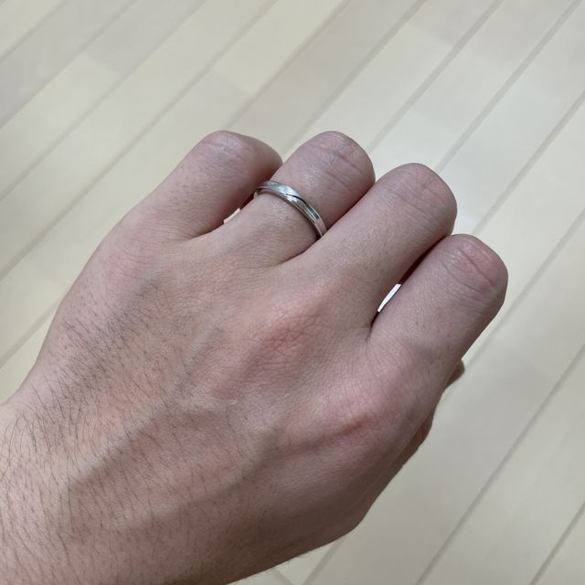 【エクセルコダイヤモンド(EXELCO DIAMOND)の口コミ】 シンプルながらポイントでマットになっておりおしゎれだったので。
あとは…