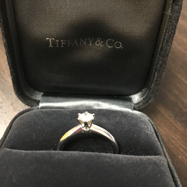 【ティファニー(Tiffany & Co.)の口コミ】 結婚する予定の彼と選びに行きました。
高い買い物なので何度も何度もお店…