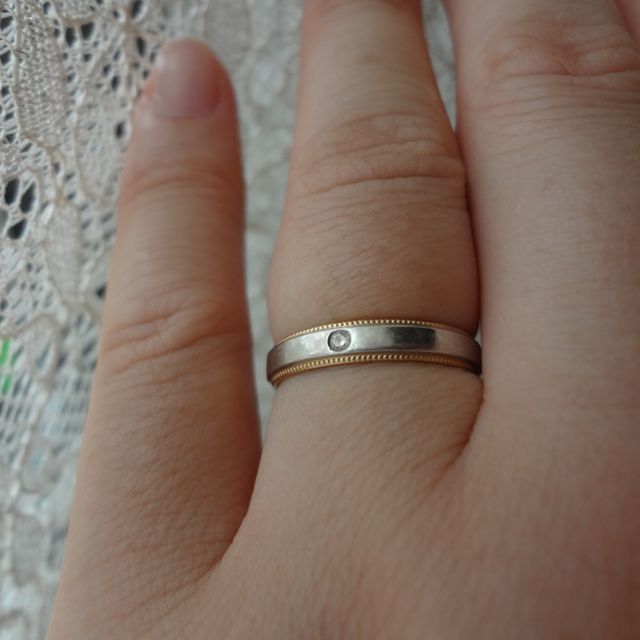 【MAHARAJA DIAMOND(マハラジャダイヤモンド)の口コミ】 シルバーとゴールドの２色使いを探していました。
越谷レイクタウンの中に…