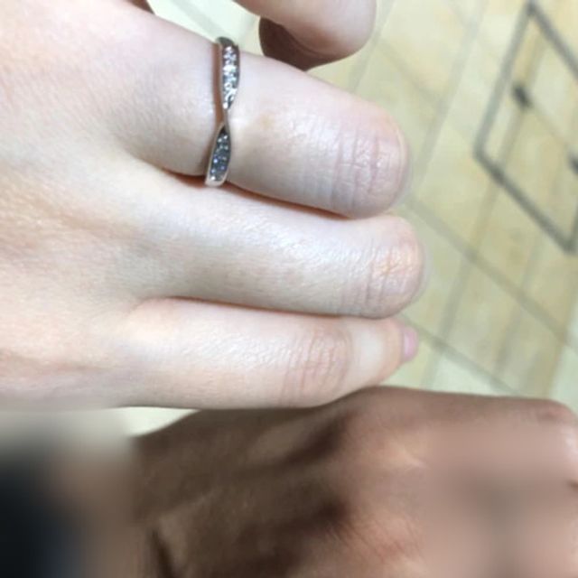 【ジュエリーツツミ(JEWELRY TSUTSUMI)の口コミ】 絆を意味するリングデザインであり、個性的な印象で気に入りました。上か…