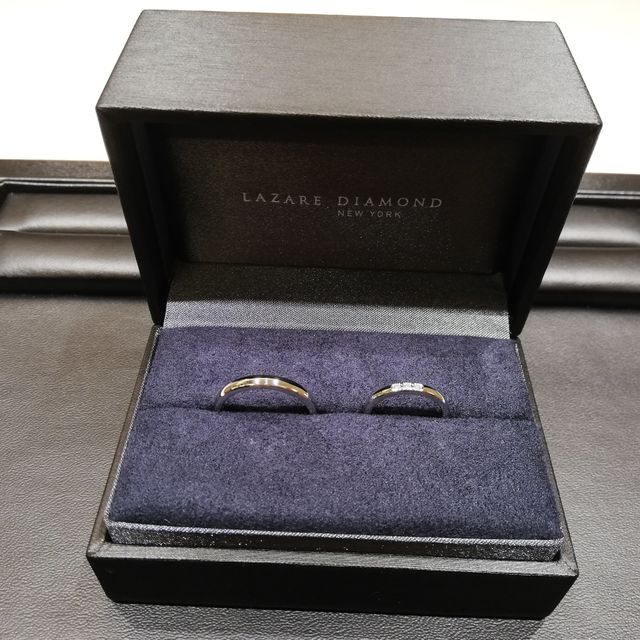【ラザール ダイヤモンド(LAZARE DIAMOND)の口コミ】 シンプルなデザインですが、指に馴染みがよく重厚感があり大変気に入って…