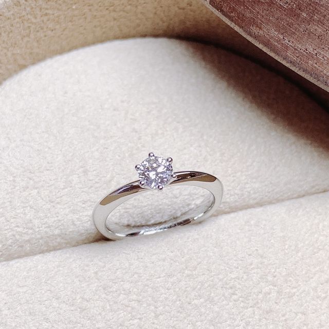 【COLANY(コラニー)の口コミ】 うねりのあるデザインが気になっていましたが、結婚指輪の方をストレート…