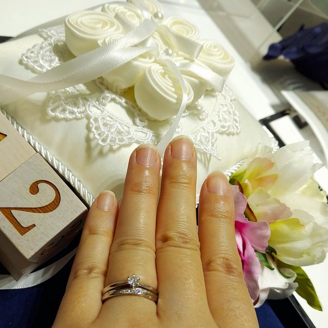 【4℃ BRIDAL(ヨンドシーブライダル)の口コミ】 細目の指輪でなるべくシンプルなもの、婚約指輪と重ね付けした時に派手に…