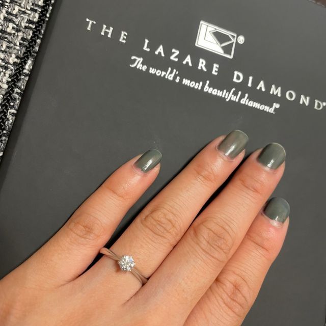 【ラザール ダイヤモンド(LAZARE DIAMOND)の口コミ】 初めての購入の為、何が良いか分からない中で彼女の特徴を伝えたところ色…