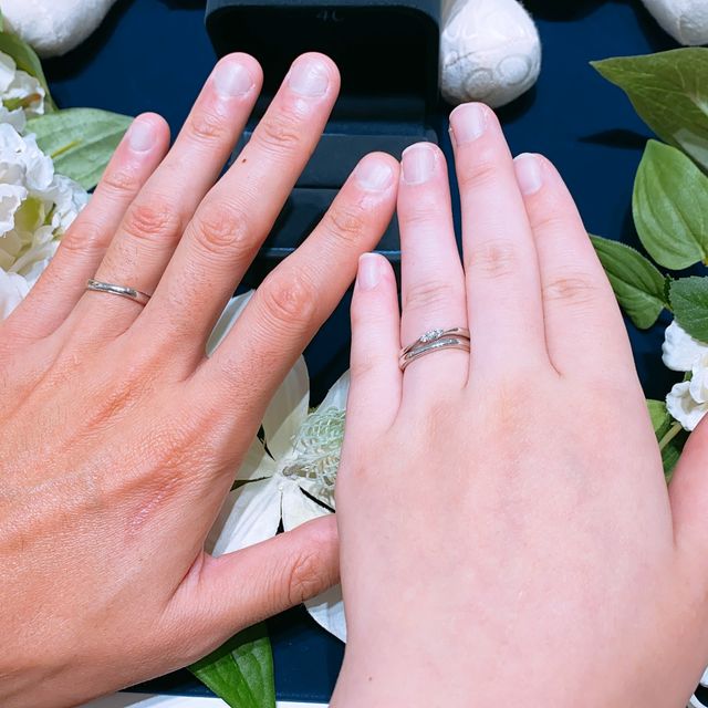 【4℃ BRIDAL(ヨンドシーブライダル)の口コミ】 1番は婚約指輪と重ね付けができるかどうか。
2番は価格。
3番はつけごごち…