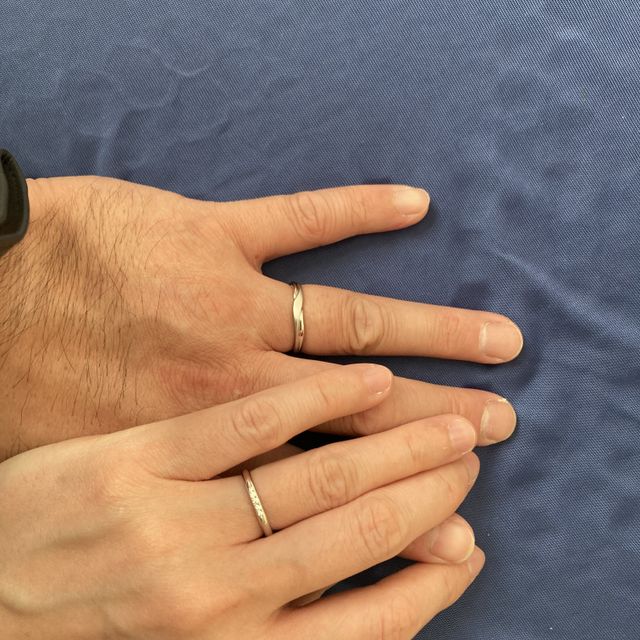 【銀座ダイヤモンドシライシの口コミ】 いろいろな指輪を試着させてもらいましたが今回選んだ指輪が2人ともフィッ…