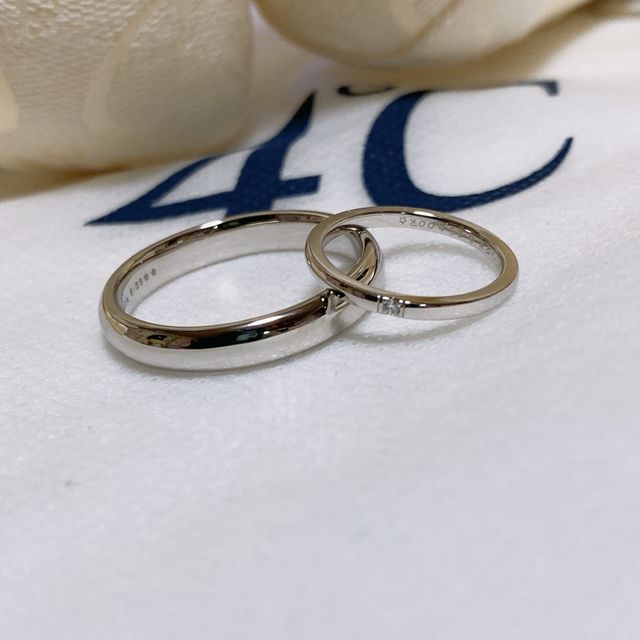 【4℃ BRIDAL(ヨンドシーブライダル)の口コミ】 シルバーのいろでシンプルなデザインが好きで、ダイヤもないほうがいいか…