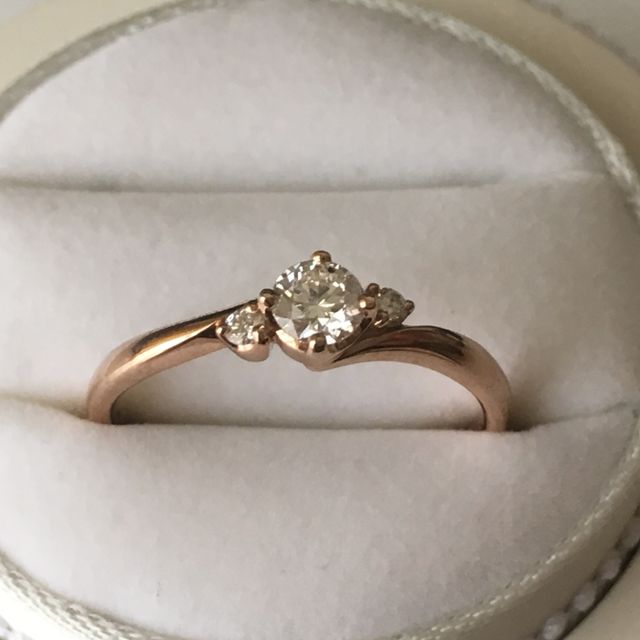 【ヴァンドーム青山(VENDOME AOYAMA)の口コミ】 派手なものがもともとあまり好きではなかったので、この指輪のシンプルで…