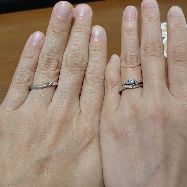 【TRECENTI(トレセンテ)の口コミ】 婚約指輪はアシンメトリな流れるようなデザインでとても綺麗な指輪です！…