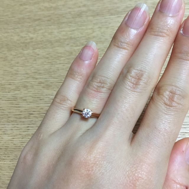 【カルティエ(Cartier)の口コミ】 アクセサリーが全てゴールドなので、婚約指輪もゴールドにしました。変わ…