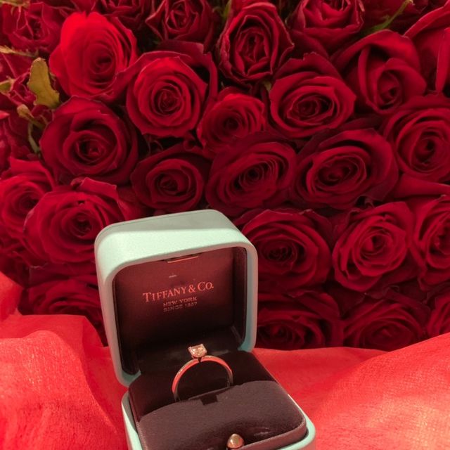 【ティファニー(Tiffany & Co.)の口コミ】 スクエアカットのデザインが珍しく、一目惚れしました。光にかざすとキラ…