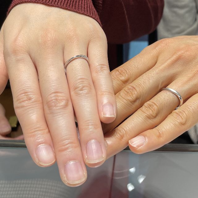 【銀座ダイヤモンドシライシの口コミ】 永く綺麗さを保つことが出来るプラチナの素材を選びました。他のデザイン…