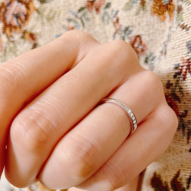 【銀座ダイヤモンドシライシの口コミ】 永く綺麗さを保つことが出来るプラチナの素材を選びました。他のデザイン…