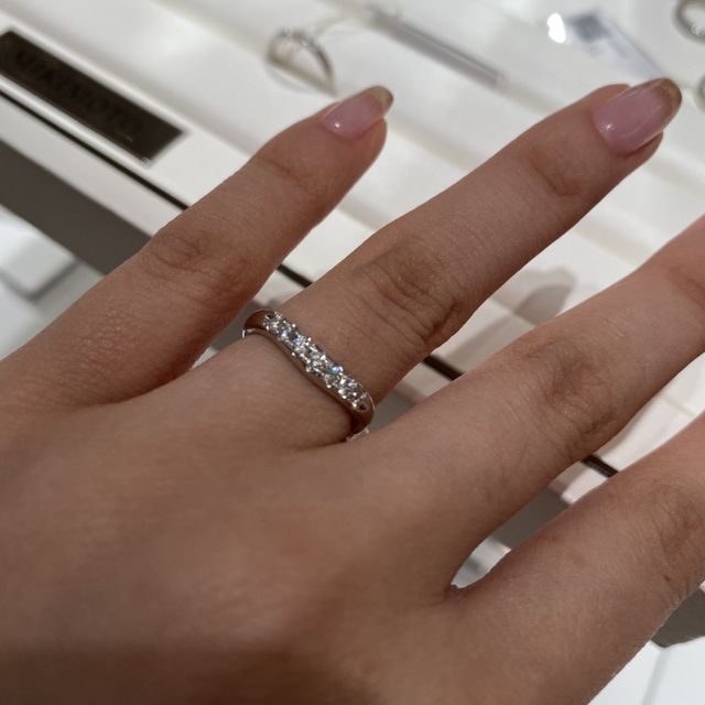 【MIKIMOTO(ミキモト)の口コミ】 ◇デザイン:上品な丸みを帯びていて素敵でした。プラチナの重みを感じられ…