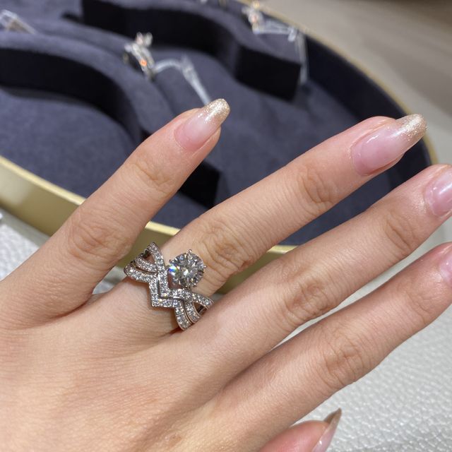 【ショーメ(CHAUMET)の口コミ】 ◇デザイン:ナポレオンの妻ジョゼフィーヌをモチーフにしたシリーズです。…