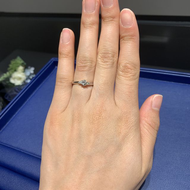 【銀座ダイヤモンドシライシの口コミ】 指輪のデザインが豊富で
自分の好きなデザインがあったのが
1番の決め手で…