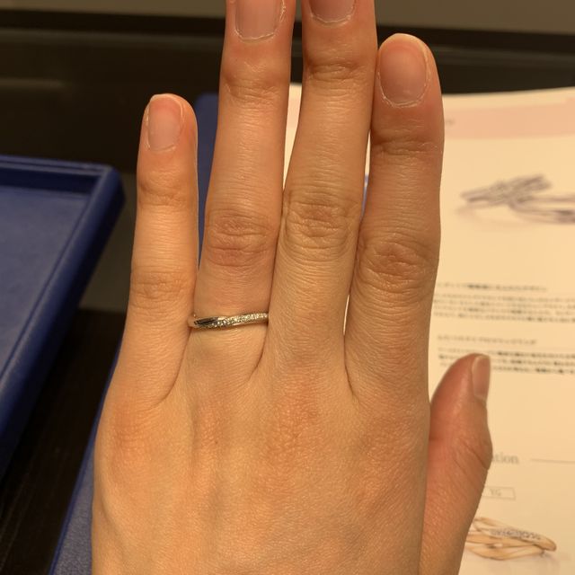【銀座ダイヤモンドシライシの口コミ】 指輪のデザインが豊富で
自分の好きなデザインがあったのが
1番の決め手で…