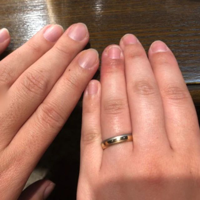 【TANZO.(鍛造指輪)の口コミ】 違うカラーのラインが綺麗に出ているマリッジリングであり、丸みを帯びて…