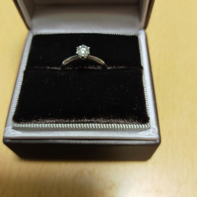 【アイプリモ(I-PRIMO)の口コミ】 シリウスというもので、一番シンプルなデザインですが、ダイヤが映えて見…