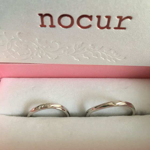 【nocur(ノクル)の口コミ】 流れるデザインが気にいりました。
細すぎず、太すぎず、お揃いのデザイン…