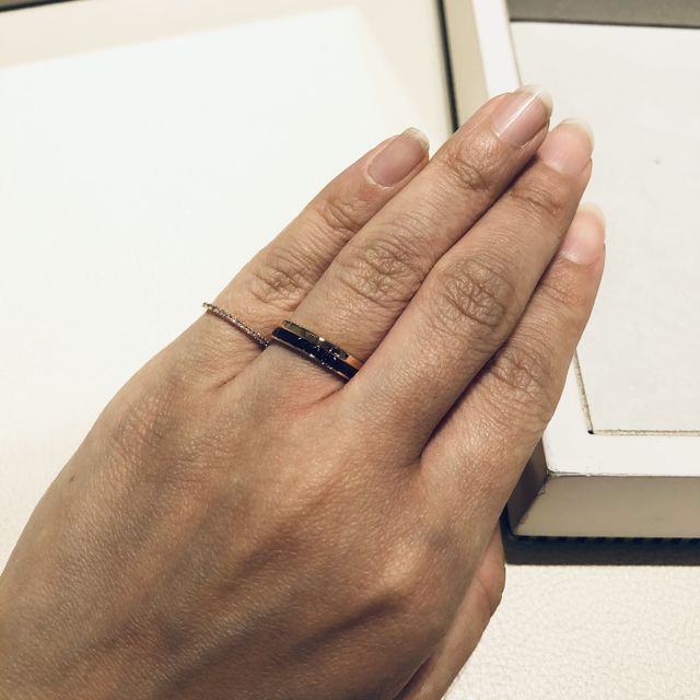 【ブシュロン(BOUCHERON)の口コミ】 まるで重ね付けしてるかのようにとてもオシャレなデザインでした。友人が…