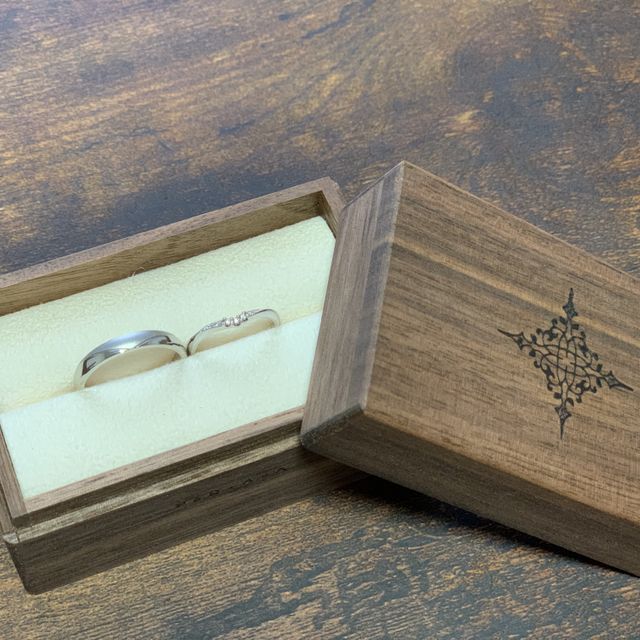 【PORTADA(ポルターダ)の口コミ】 女性用はV字、男性用はストレートのペアリングでしたが、男性用もV字風の…