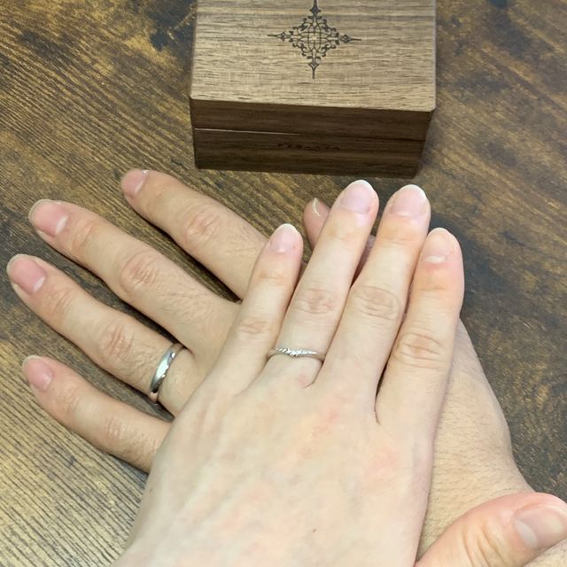 【PORTADA(ポルターダ)の口コミ】 女性用はV字、男性用はストレートのペアリングでしたが、男性用もV字風の…