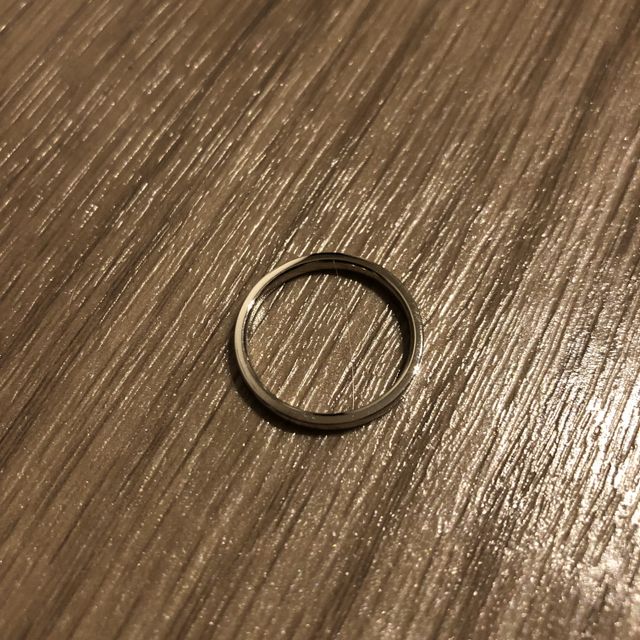 【銀座ダイヤモンドシライシの口コミ】 接客頂いた方に色々と試着させて頂いたのですが、シンプルなデザインの指…