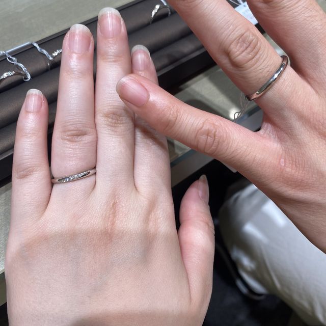 【アイプリモ(I-PRIMO)の口コミ】 ダイヤモンドが斜めに入ったデザインがとても綺麗でした。さり気なくダイ…