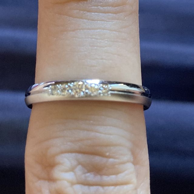 【ラザール ダイヤモンド(LAZARE DIAMOND)の口コミ】 男性でも女性でも満足できるデザイン
お互いが納得して選びました
シンプ…