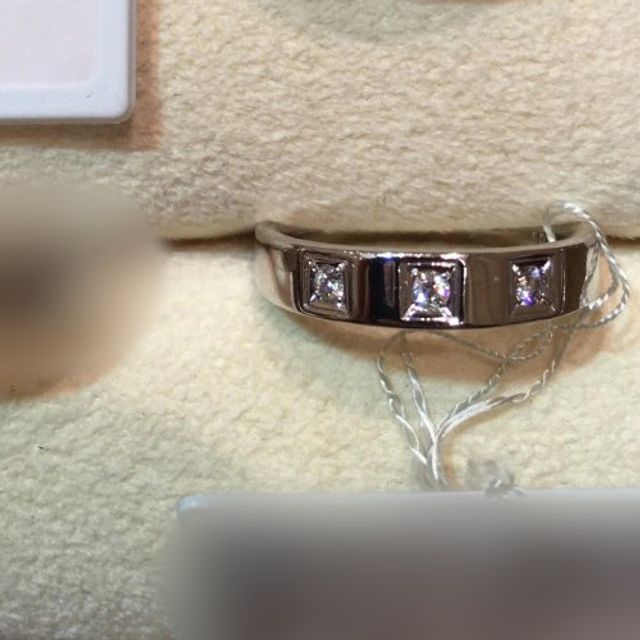 【TRECENTI(トレセンテ)の口コミ】 フラットなデザインと輝くダイヤモンドが綺麗な事が気に入り選びました。…