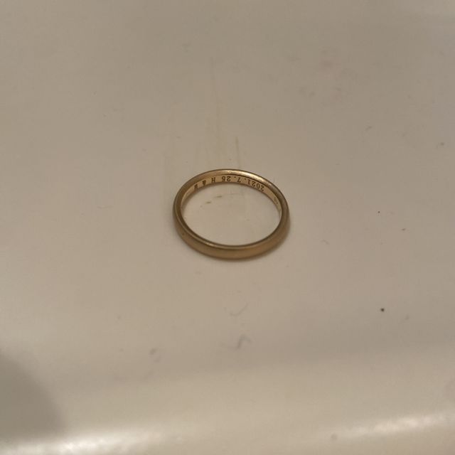 【アイプリモ(I-PRIMO)の口コミ】 旦那さんから貰った結婚指輪に重ね付ける指輪を、サプライズで私からも渡…