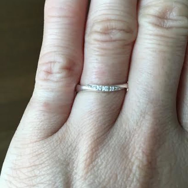 【THE KISS(ザ・キッス)の口コミ】 以前にも、同じブランドでペアリングを購入したことがあり、左手小指には…
