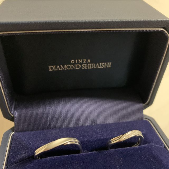 【銀座ダイヤモンドシライシの口コミ】 指輪のデザインに惹かれました！ペアの指輪を選び男性様にはダイヤはなし…