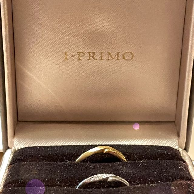 【アイプリモ(I-PRIMO)の口コミ】 片方には北斗七星を表すダイヤ、もう片方には内側に北極星の石がついてい…