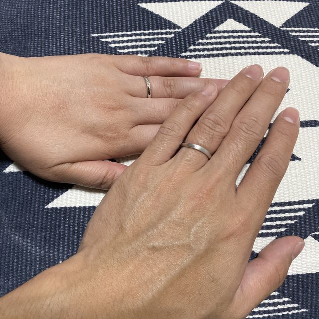 【銀座ダイヤモンドシライシの口コミ】 女性の方はダイヤ3石くらいがシンプルかつダイヤの輝きも楽しめると思いま…