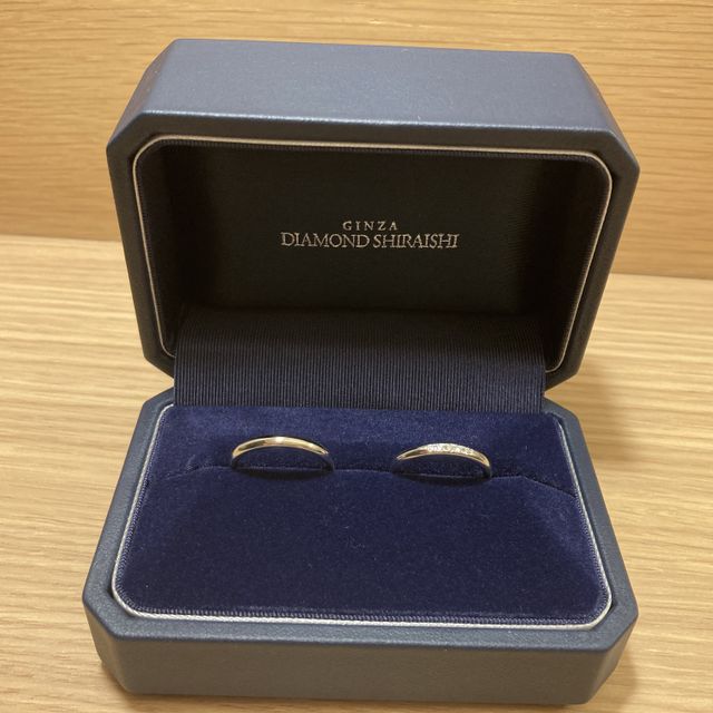 【銀座ダイヤモンドシライシの口コミ】 彼はとにかくシンプルなもの、私は小さなダイヤが並んで入ったものを探し…