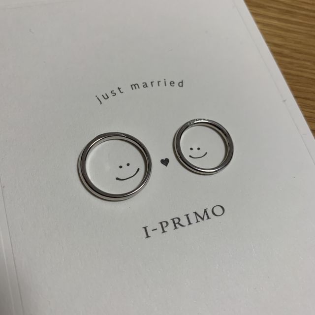 【アイプリモ(I-PRIMO)の口コミ】 女性側はどの角度からも細かいダイヤが輝いて見える点と太すぎないリング…